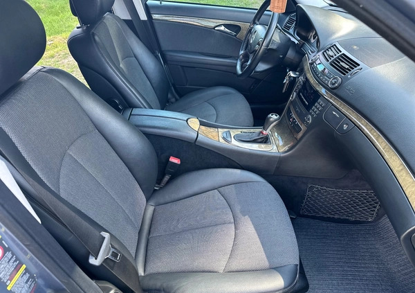 Mercedes-Benz Klasa E cena 33500 przebieg: 260000, rok produkcji 2006 z Ząbki małe 137